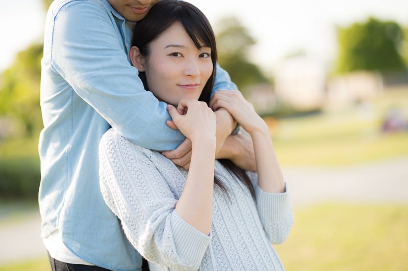 女子が胸キュンする「後ろからギュッ」