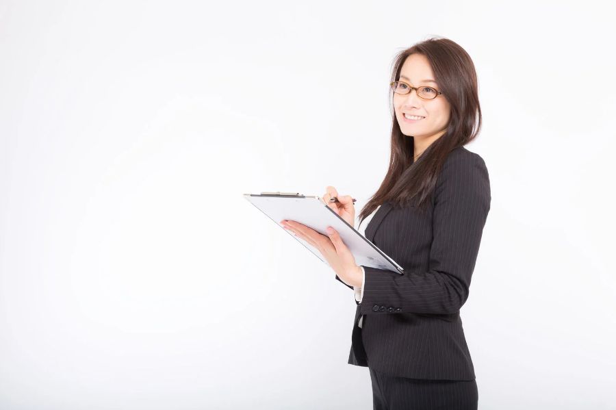 不動産業者の女性