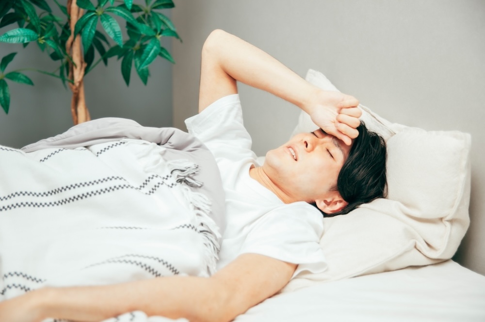 やる気が起きない・ずっと寝てばかりの原因や改善方法は？病気の可能性や事例も解説