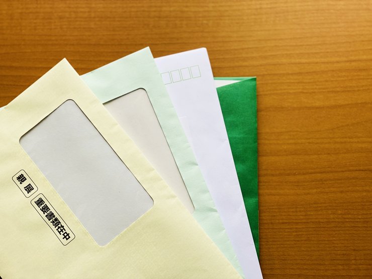 督促状の封筒色の比較イメージ