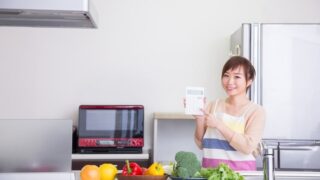 エンゲル係数の平均はいくら？世帯別・年収別の最新値や適正な食費の目安と節約方法を解説