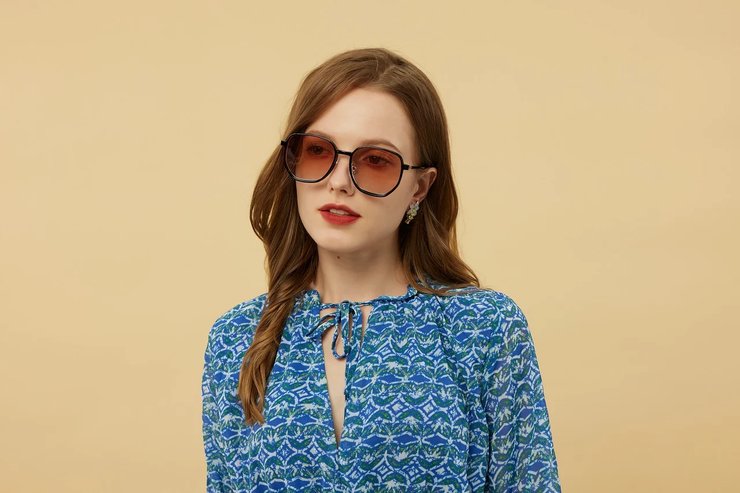 さまざまなタイプの日焼け止め商品