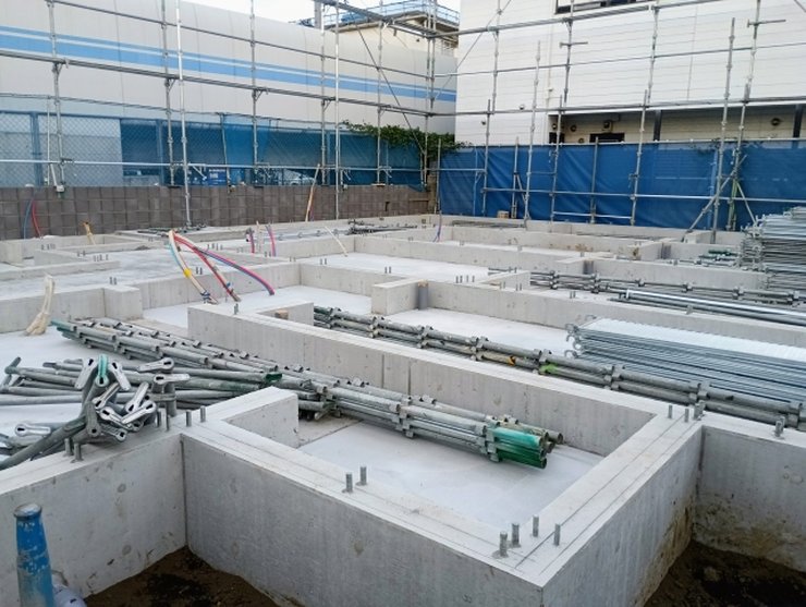 鉄筋と鉄骨の構造比較イメージ