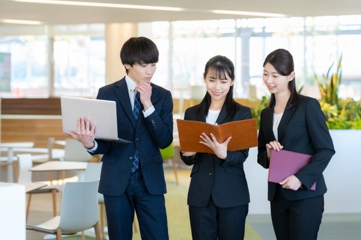 転職するか現職を続けるか悩む40代