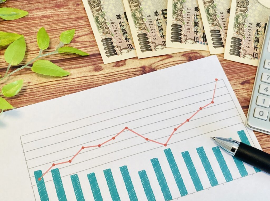 一万円札とグラフ