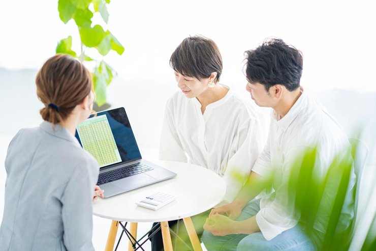 新NISAを5年で使い切るか長期積立すべきか