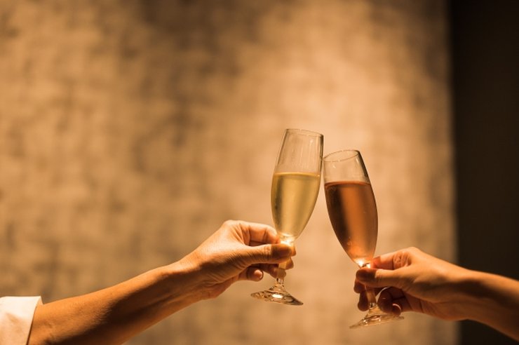 オープンマリッジのルール設定を話し合う夫婦