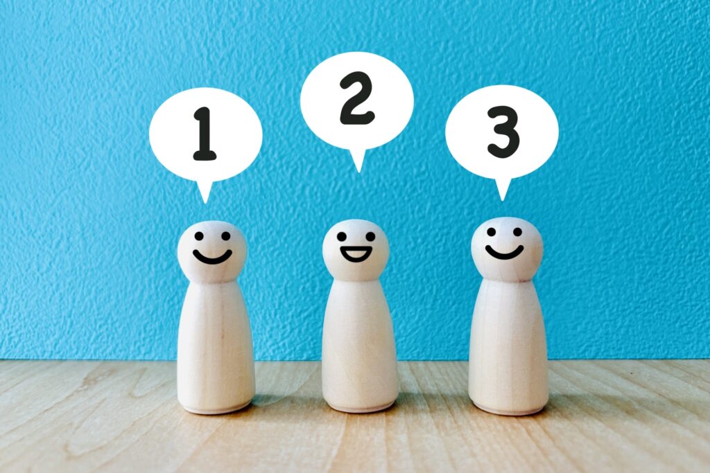 3 dolls bubblesabove head