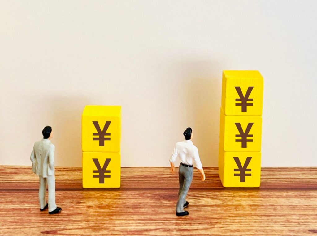 stacks yen businessmen dolls